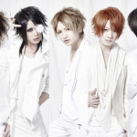 アンティック-珈琲店-に新メンバー??えっ、この人は?? アンティック-珈琲店-が最新アーティスト写真で見せたスーパーイケメンな姿。これはリアルBL(ボーイズラブ)系??